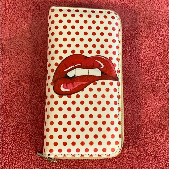 Fun lip wallet- host pick 🥰🥰🥰 - Picture 1 of 8
